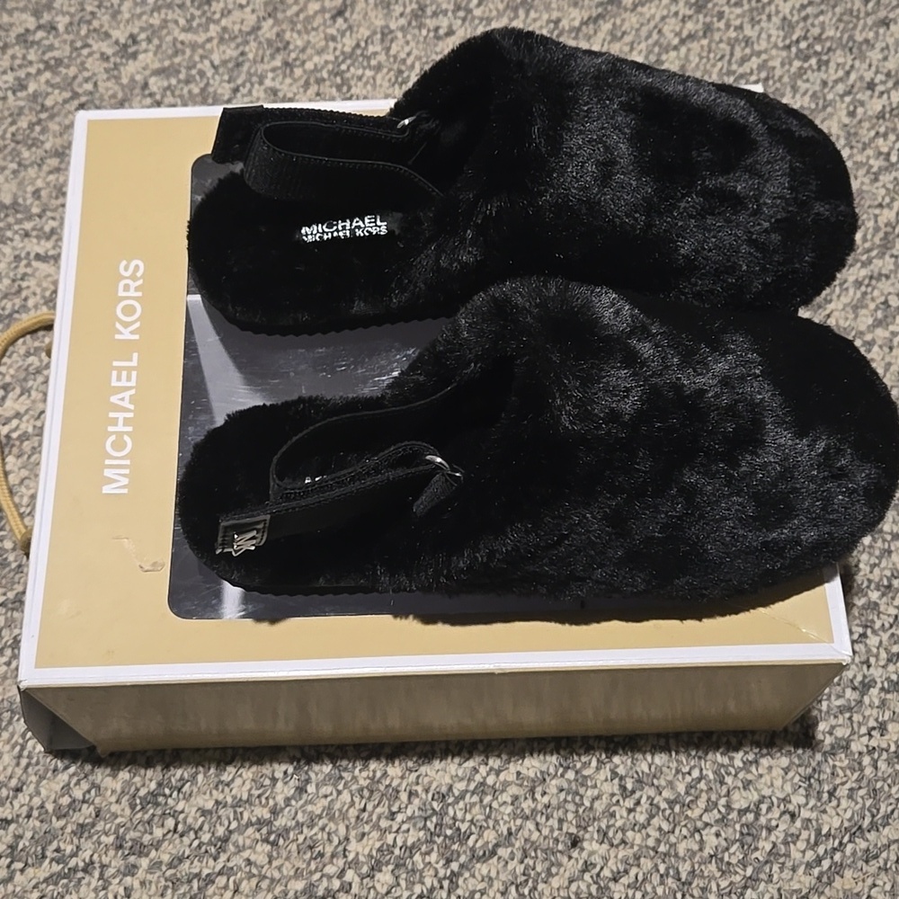 NIB MICHAEL KORS SLIPPERS- SIZE 8